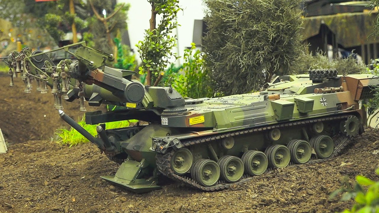 AWESOME RC MODEL DEMINER TANK IN ACTION!! RC MILITARY MINE CLEARING VEHICLE
