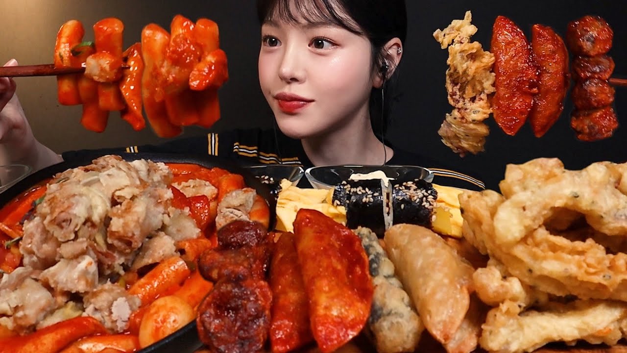 SUB)바삭매콤 곱창 떡볶이 먹방! 양념야끼만두 오징어튀김 계란김밥 순대강정까지 분식 꿀조합 리얼사운드 Beef Intestines Tteokbokki Mukbang Asmr