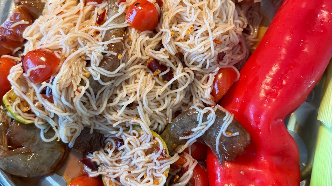 #ตำขนมจีนแซลมอนกับกุ้งดองค่ะ