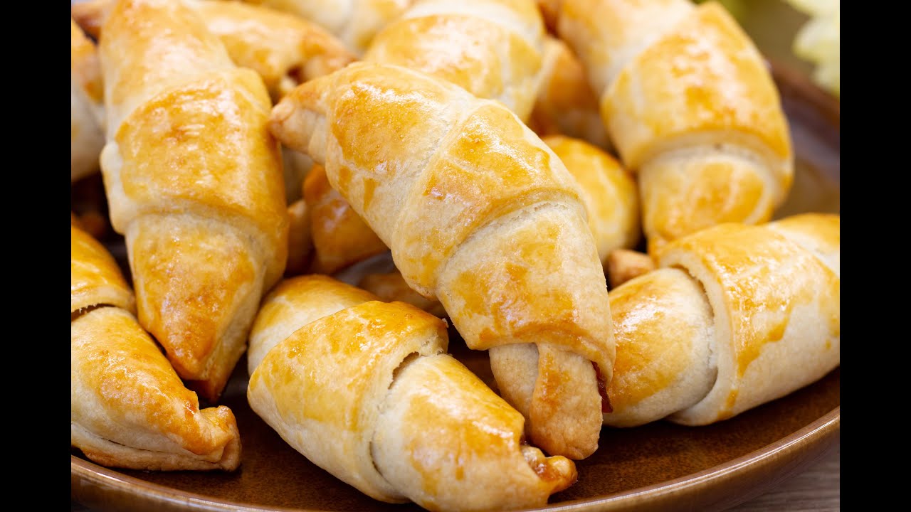 Rogaliki z 2 składników. Kruche rogaliki z mąki i serka mascarpone. Proste, szybkie i smaczne.