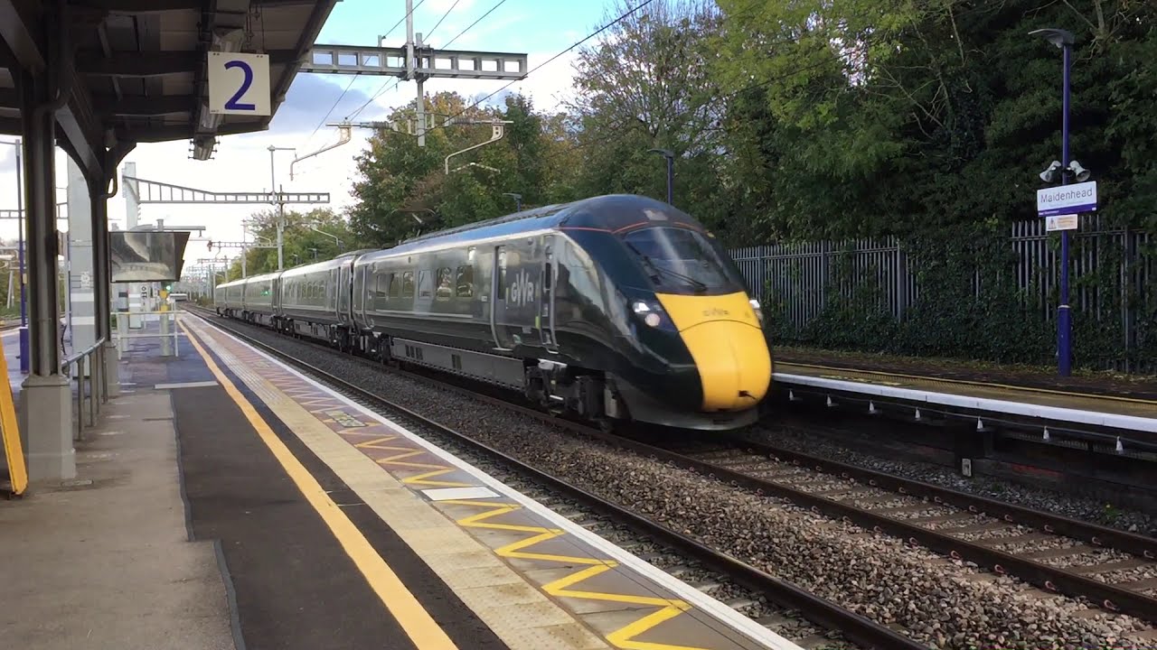 Class 800 GWR IET's pass Maidenhead at 125mph