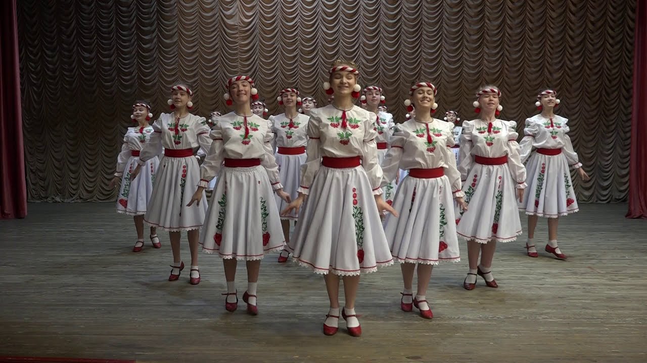 Калина - символ України, одна із візитівок ансамблю 