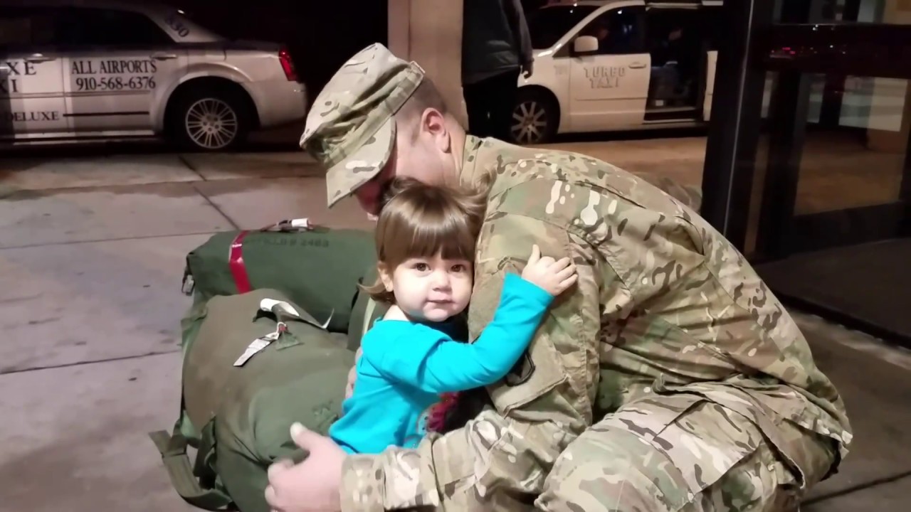 Baby girl welcoming soldier daddy after deployment, gone VIRAL!!! This is the SWEETEST thing ever!