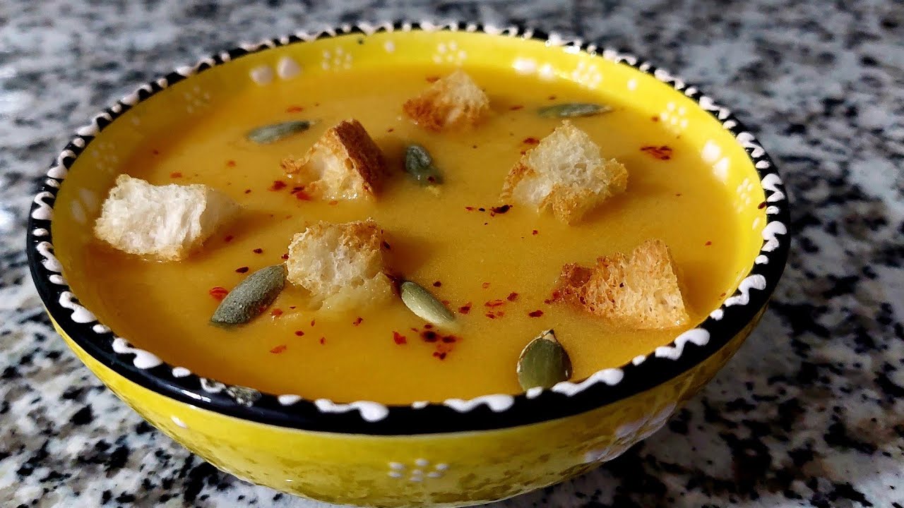 Нежный суп-пюре из тыквы. Delicate pumpkin soup. Hassas balkabağı çorbası. 精緻的南瓜湯。