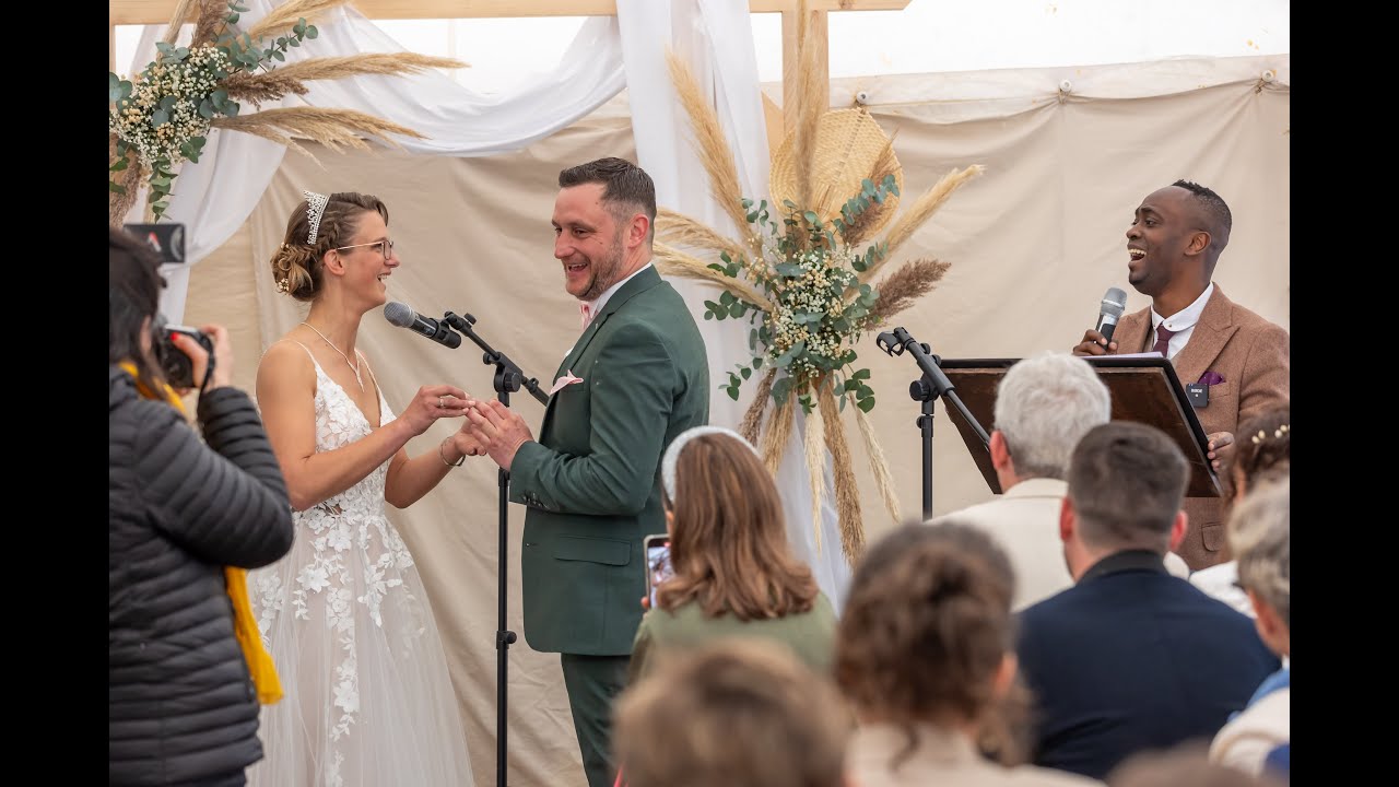 CEREMONIE LAIQUE LAURA ET MATHIEU - PAR OFFICIANT HUMOUR