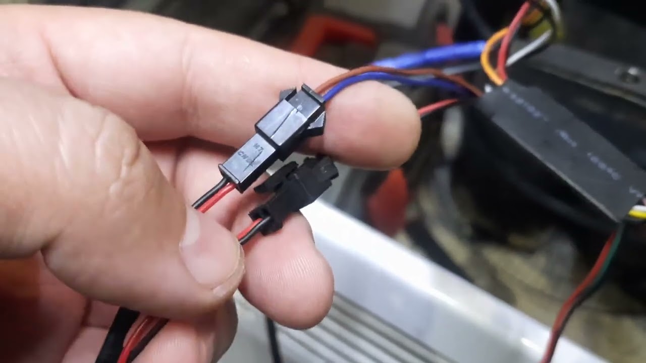 Электросамокат KUGOO M5. Фишки, провода по цветам, соединения.