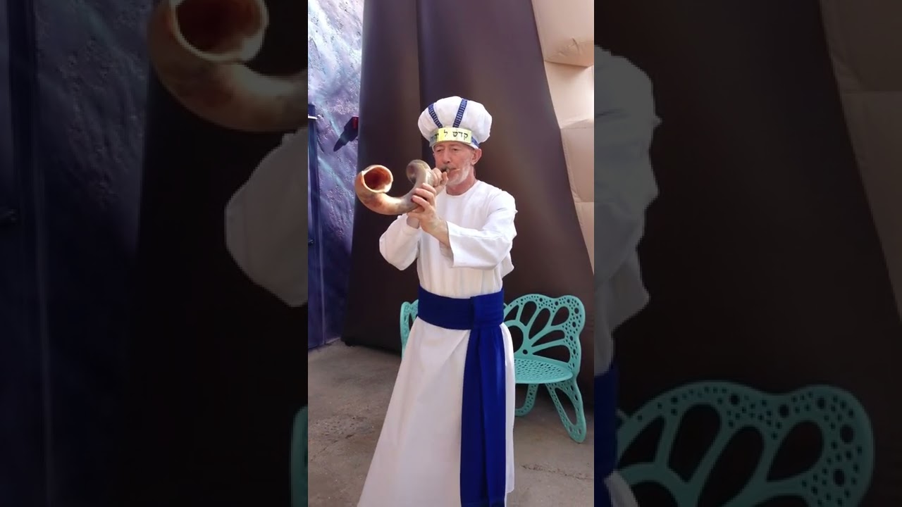 BLOWING THE SHOFAR!#shofar