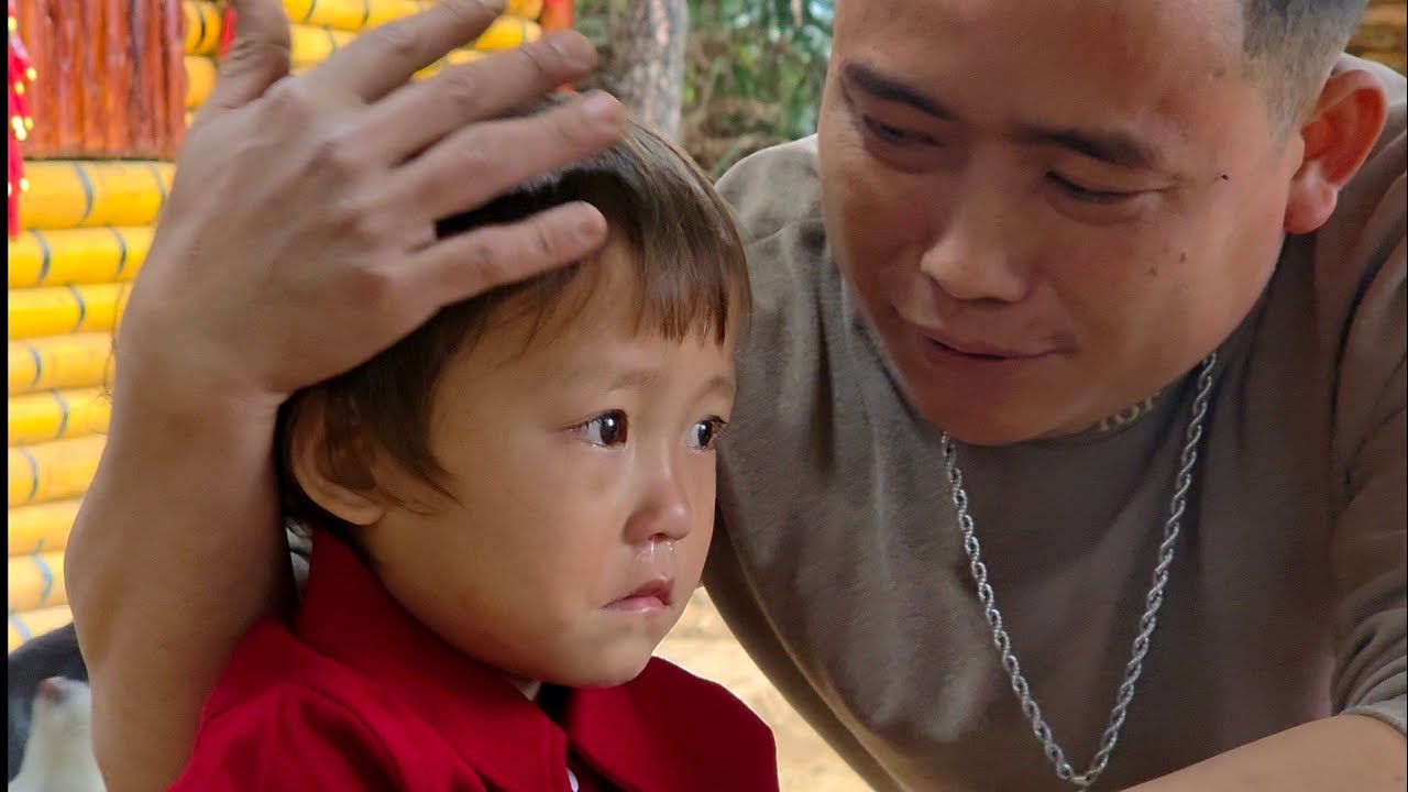 Moment that brought Trieu Vang CEO to tears: Little girl crying and searching for her mother.