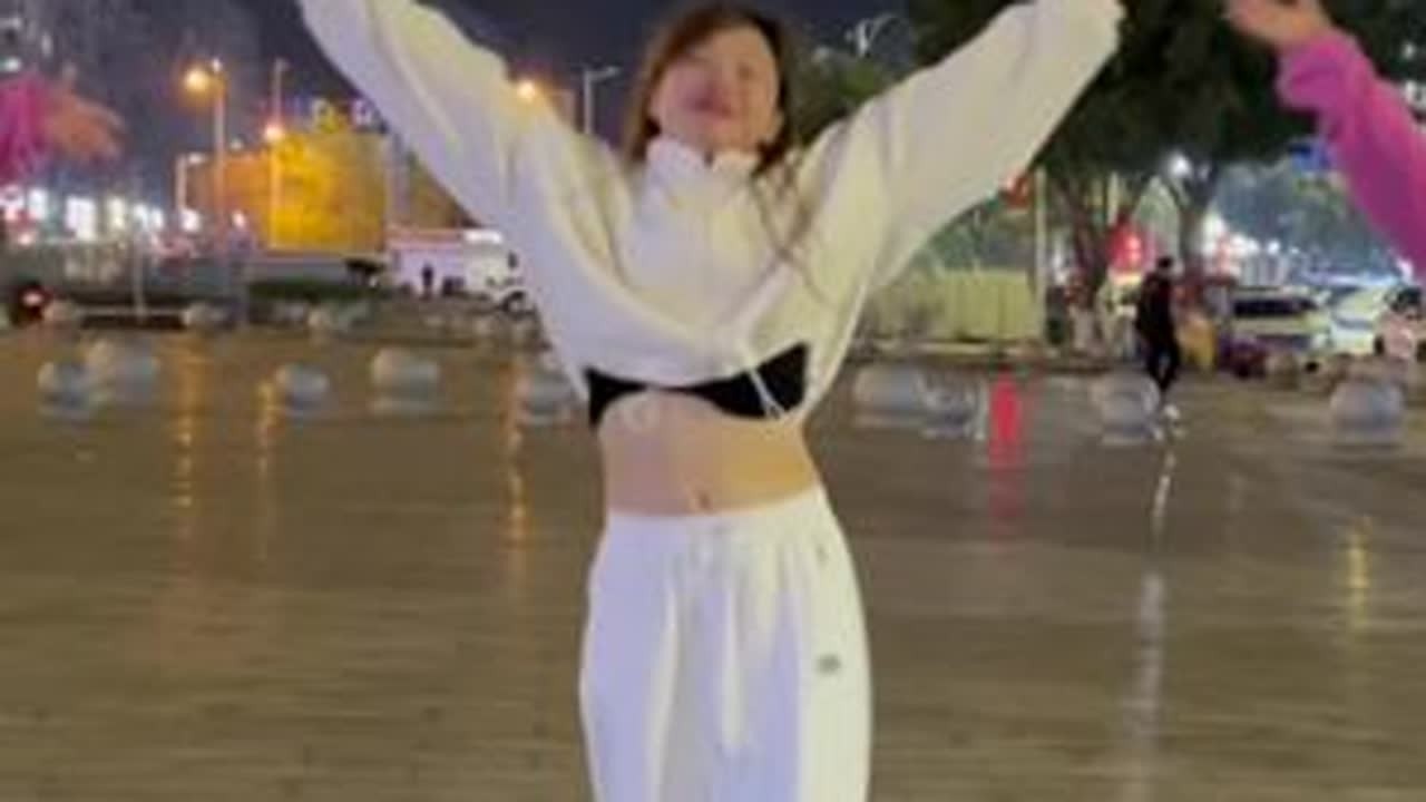 劲歌热舞《用舞之地》完整版#潮流广场舞 #动感十足 #一起运动一起变美 #不负每份热爱