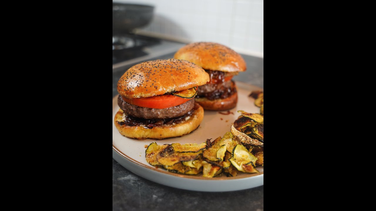 Cook in Britaly | Home-made buns Burgers, oven cooked Courgettes and caramelized Onions chutney