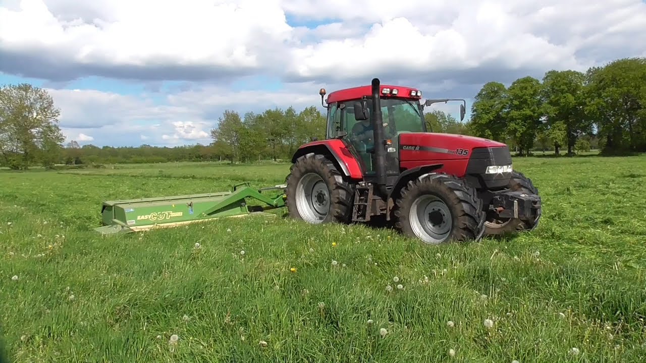 Mowing grass with Case IH & Krone