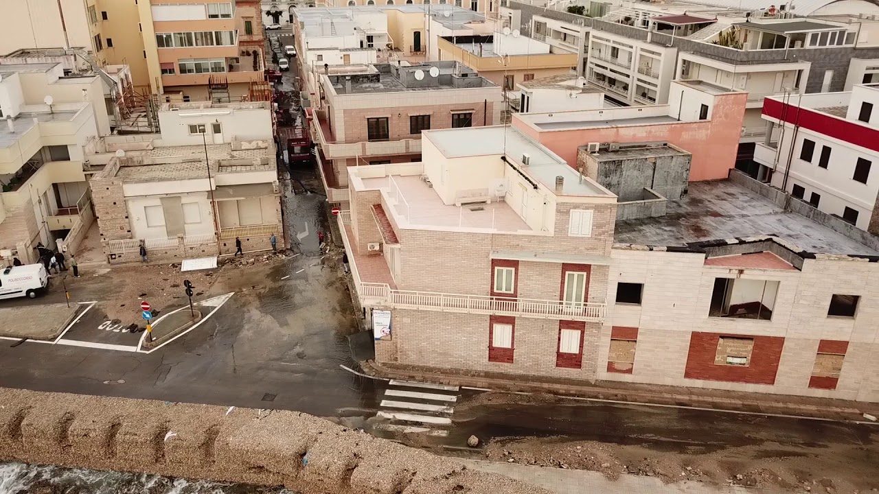 Gallipoli, gli effetti della mareggiata alla 