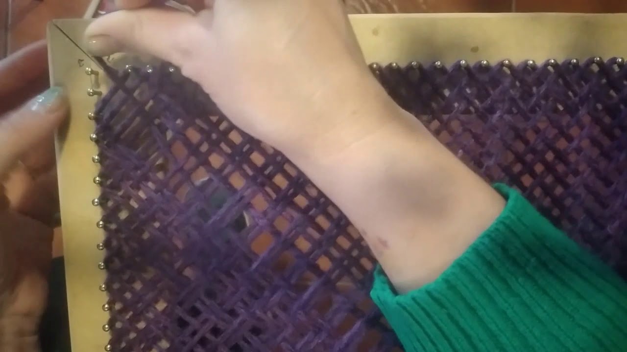 Punto Espiga en telar cuadrado para pido gancho