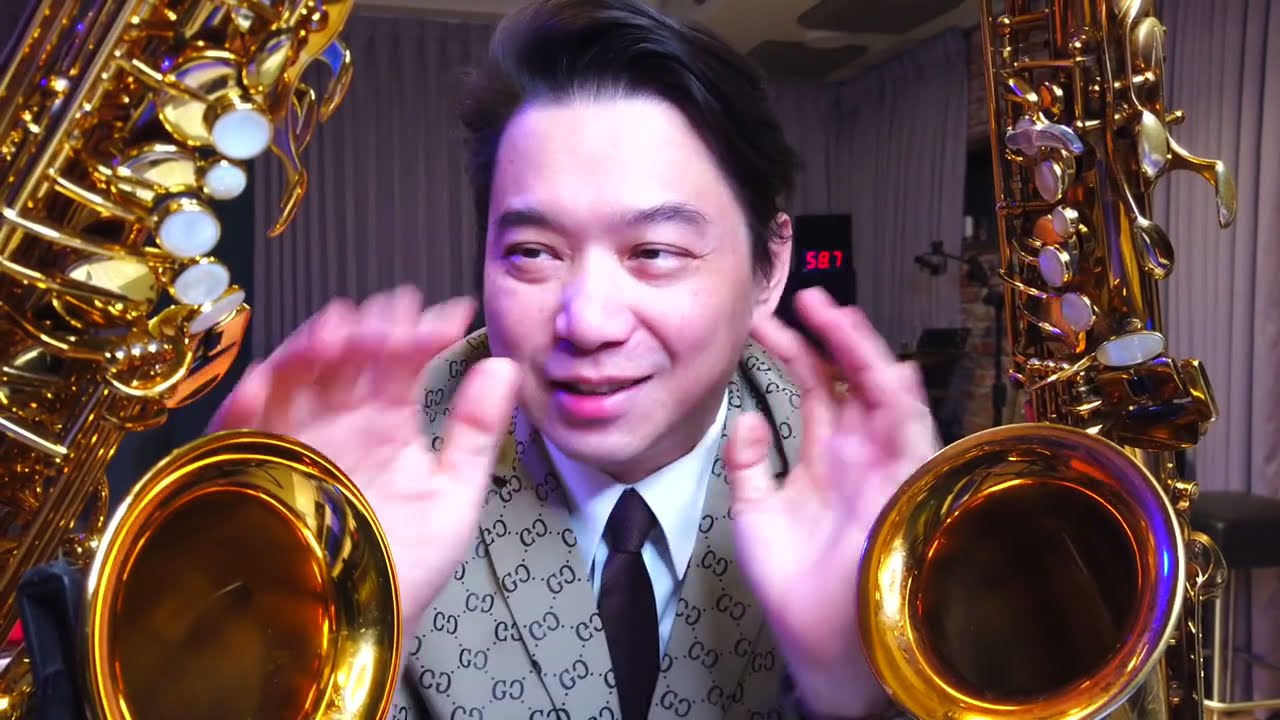 董舜文在錄音室比較Selmer的 Reference 54 與新款 Supreme
