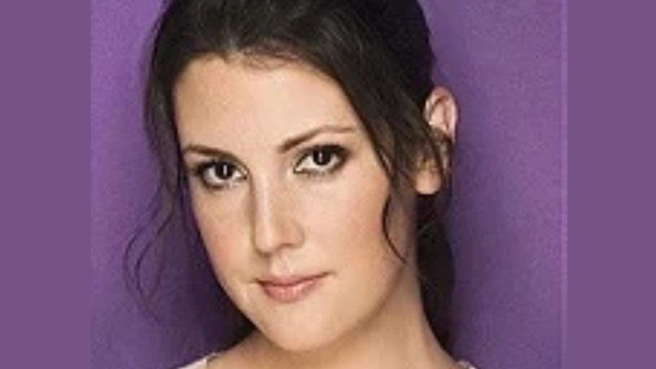 12 Sweet Photos of Melanie Lynskey