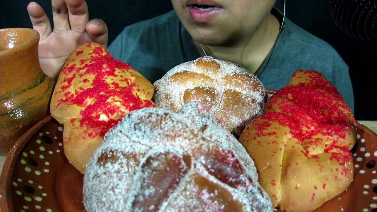 COMIENDO PAN DE DIA DE MUERTOS | ASMR | MR. MYKE