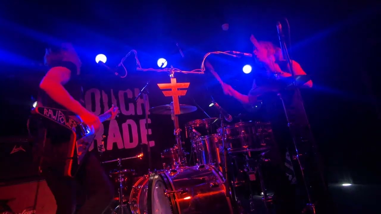 Sky Valley Mistress (supporting Skating Polly)