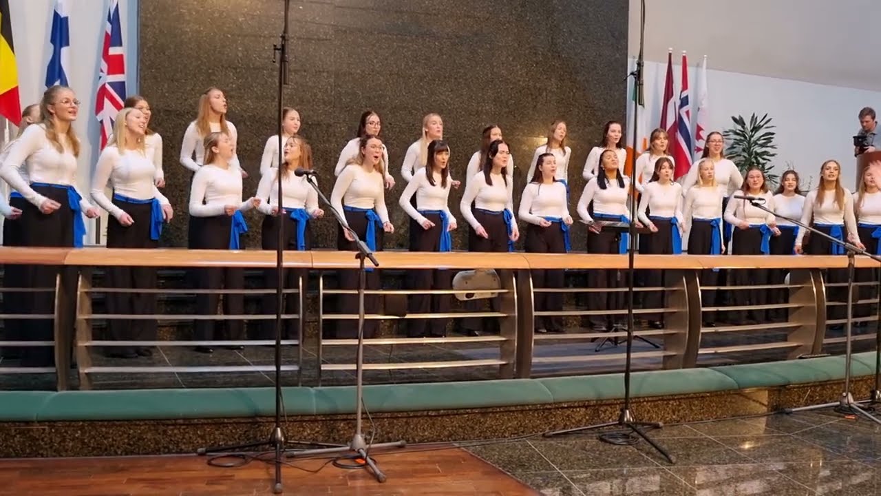 E STuudio tütarlastekoor- Priit Pihlap/Juhan Sütt/seade Riivo Jõgi 