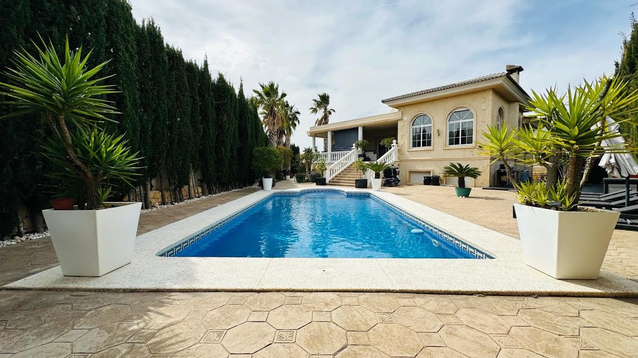 Charming Villa for Sale in Alfaz del Pi