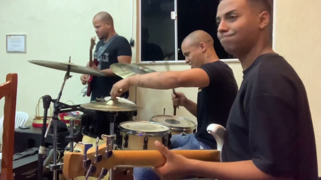 Samuel eleoterio / O SEU MARIDO NÃO QUER SAIR DA BARRACA 🔥😨