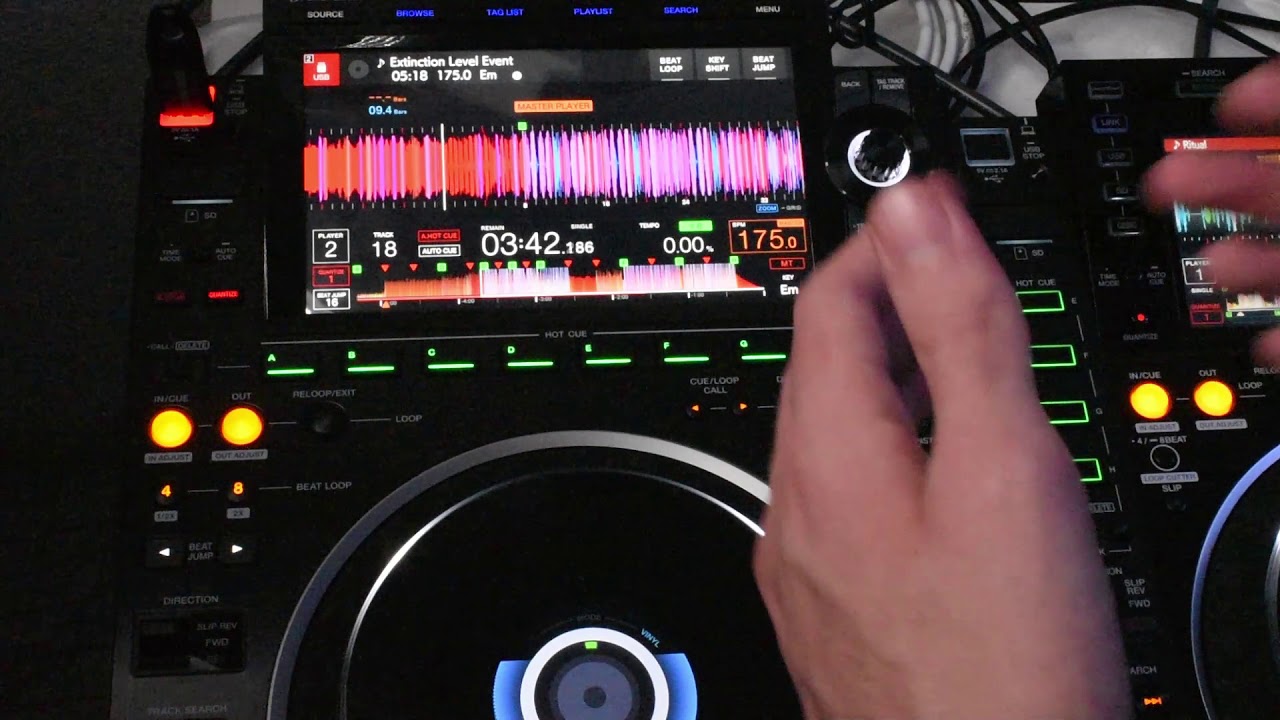 CDJ-3000 Vs. CDJ-2000 NXS 2!