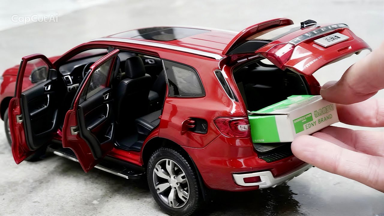 Realistic Ford Everest 1:18 Miniature Diecast Model Car (Awesome Features)