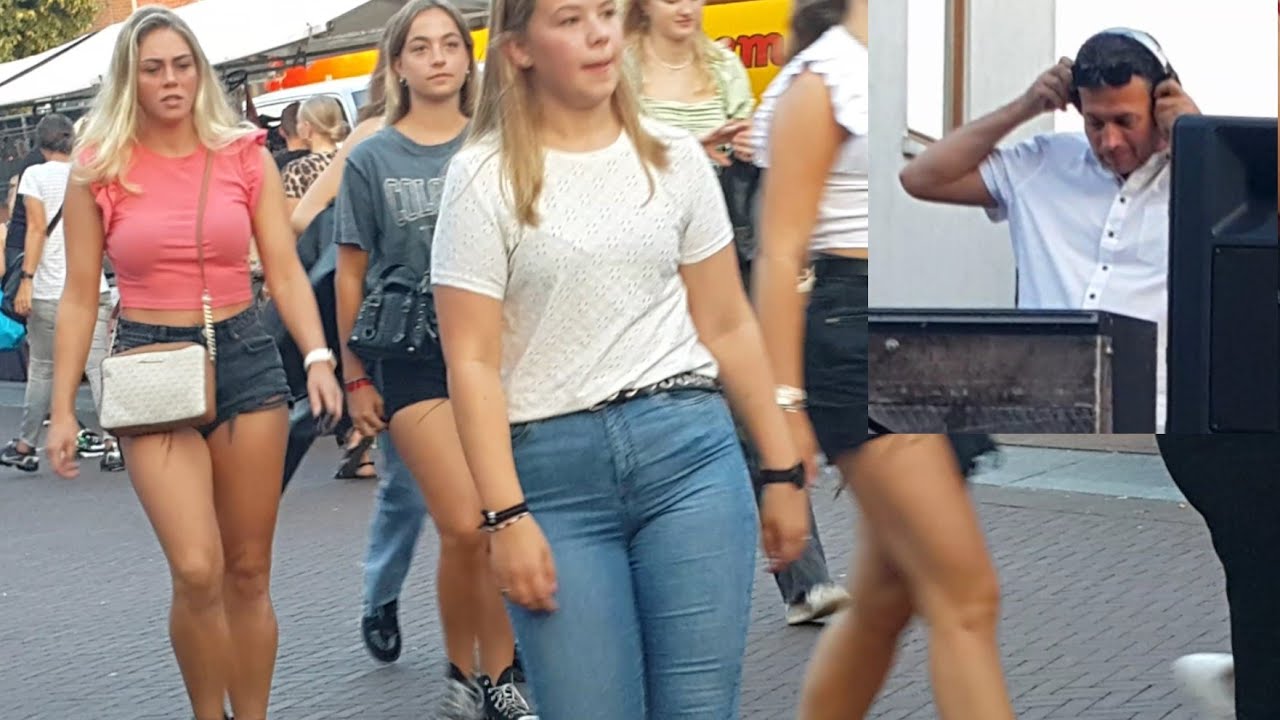 Braderie Ermelo met DJ bij Bruijn Café .23 Aug. 2022.Laatste zomeravondbraderie van het seizoen,