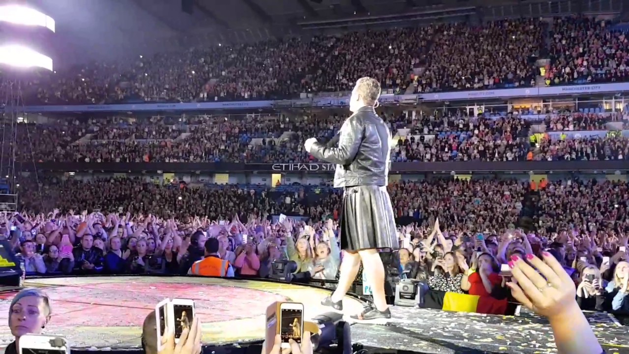 Robbie Williams 2nd June 2017 Manchester we're strong/Angels