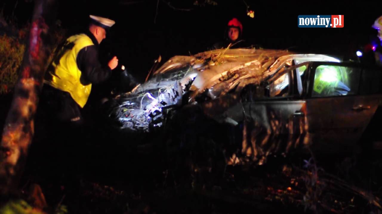 Dachowanie renault w Radlinie na skrzyżowaniu Hutniczej i Korfantego -
10 październik 2016