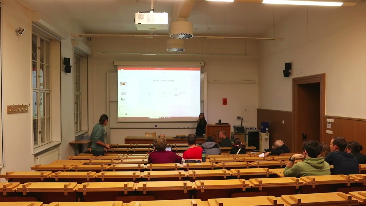 Biologické čtvrtky ve Viničné; K. Komrsková: Od doteku ke splynutí; diskuse