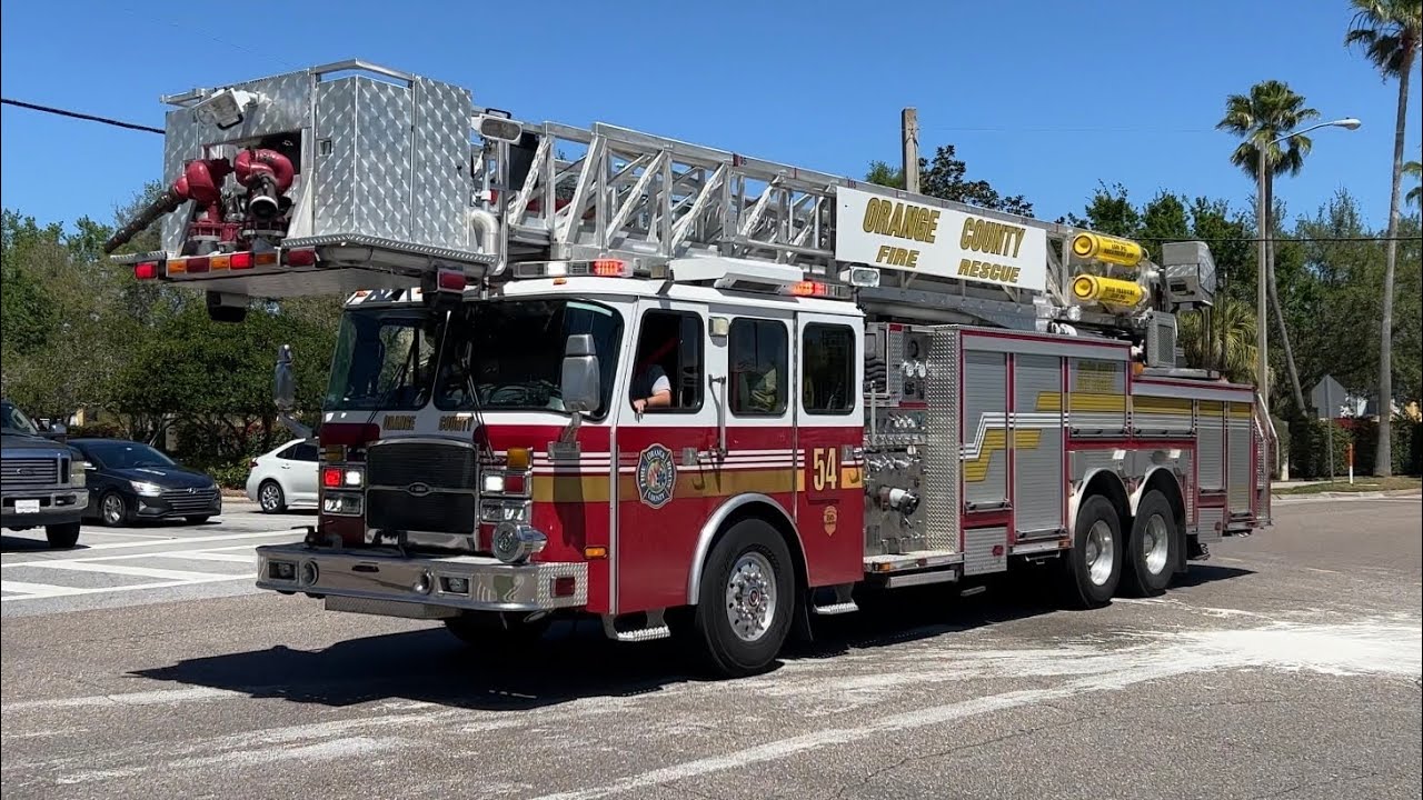 OCFRD Full 8-unit Response to House Fire With Smoke Showing in Hunters Creek