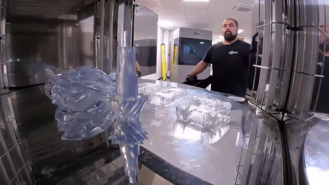 Stratasys Academy | Impressoras 3D Neo 450/800: O processo de pós-cura UV