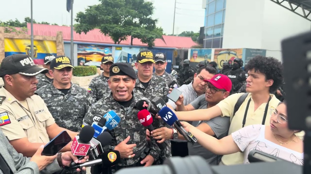 EL TOQUE DE QUEDA ES PARA COMB4TIR PARA A LAS MAFI4S 