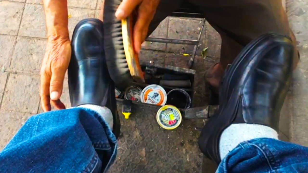 Back to the old school: Classic polishing of black shoes #asmr #shoeshine #relaxing