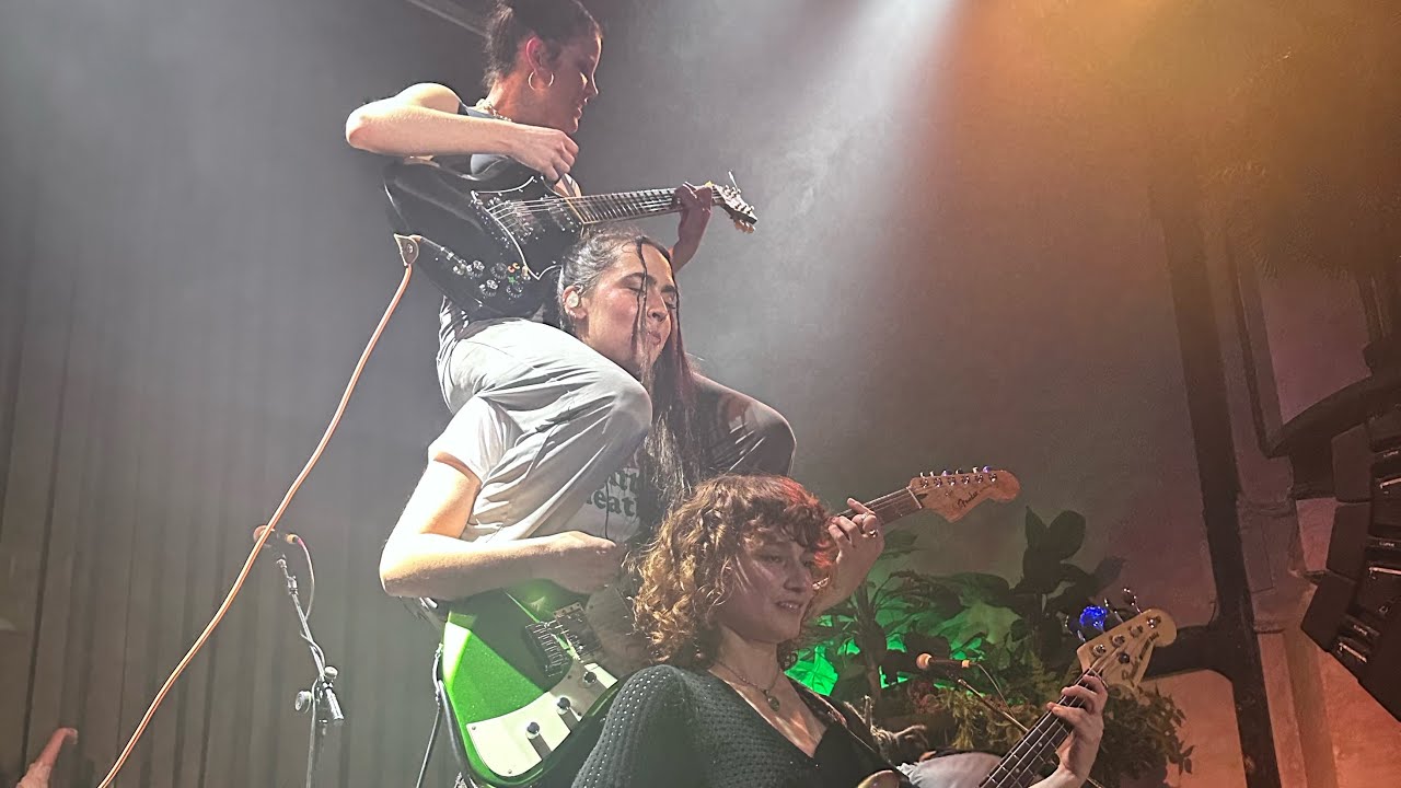 Hinds, Stranger Live In Valencia