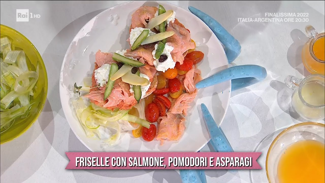 Friselle con salmone, pomodori e asparagi - È sempre mezzogiorno 01/06/2022