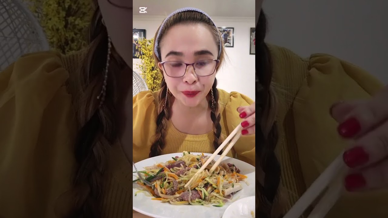 Hôm nay mình ăn hủ tiếu xào thịt bò.