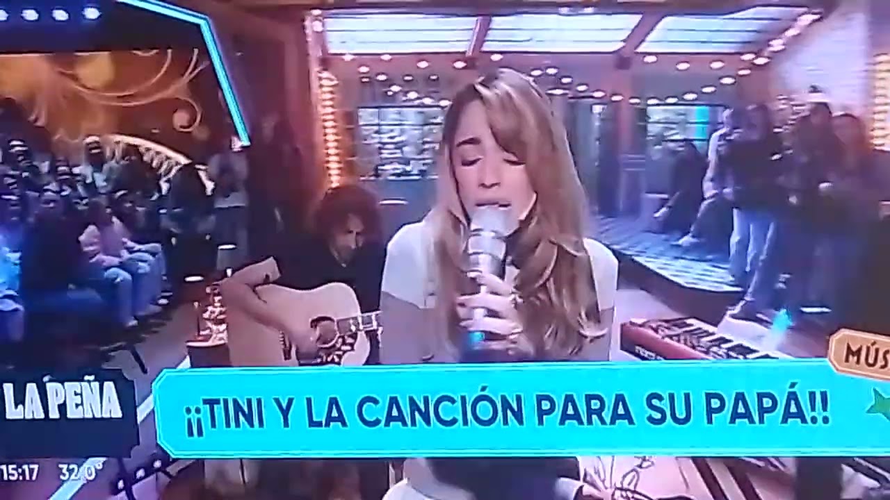 Tini le canta a su papá 