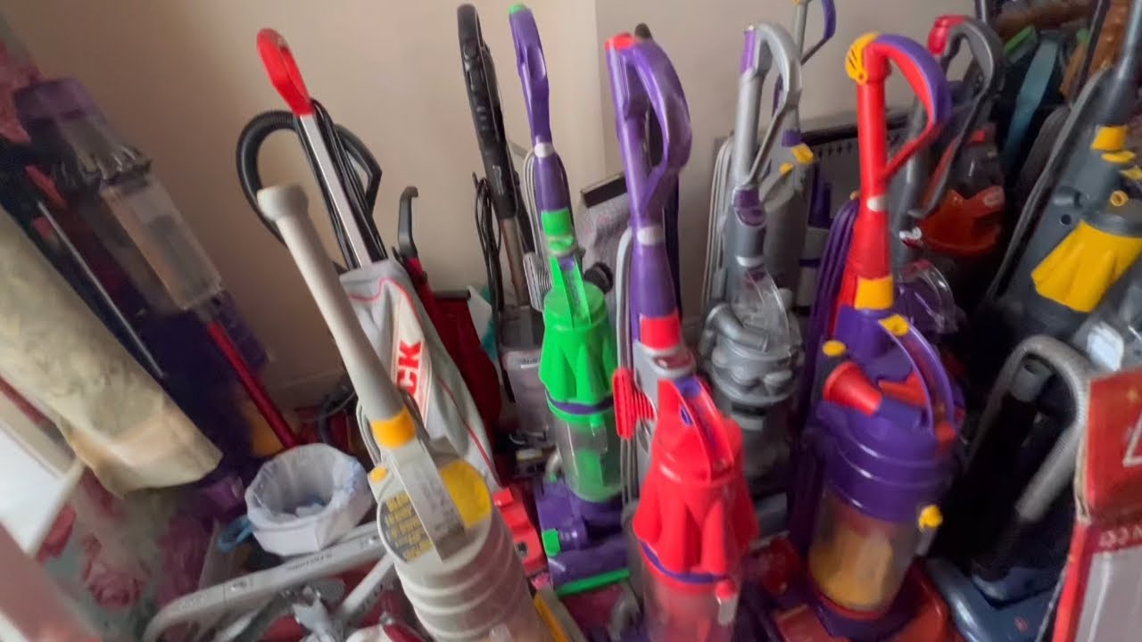 Vacuum cleaner storage nightmare & new carpet discussion!