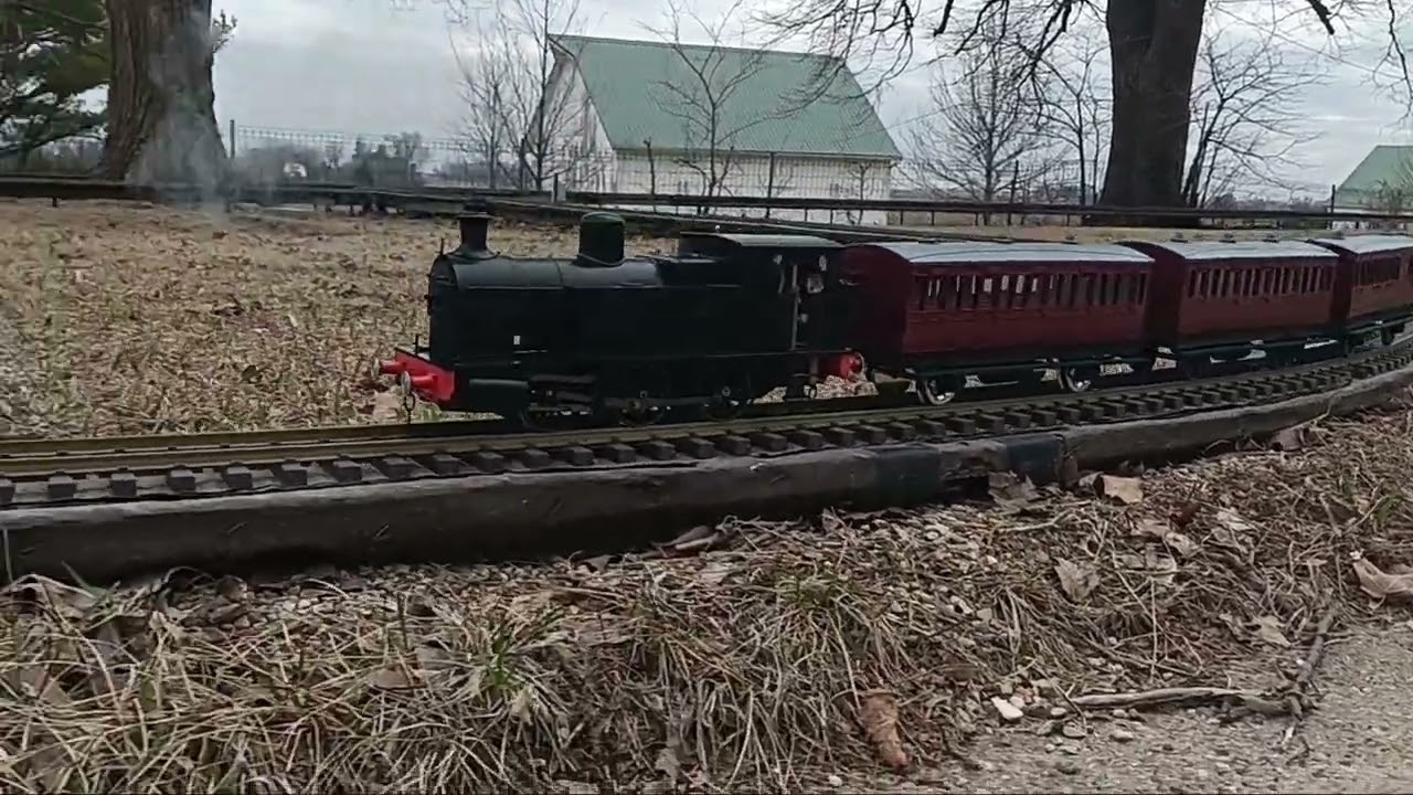 Accucraft Victory with 3D printed carriages.