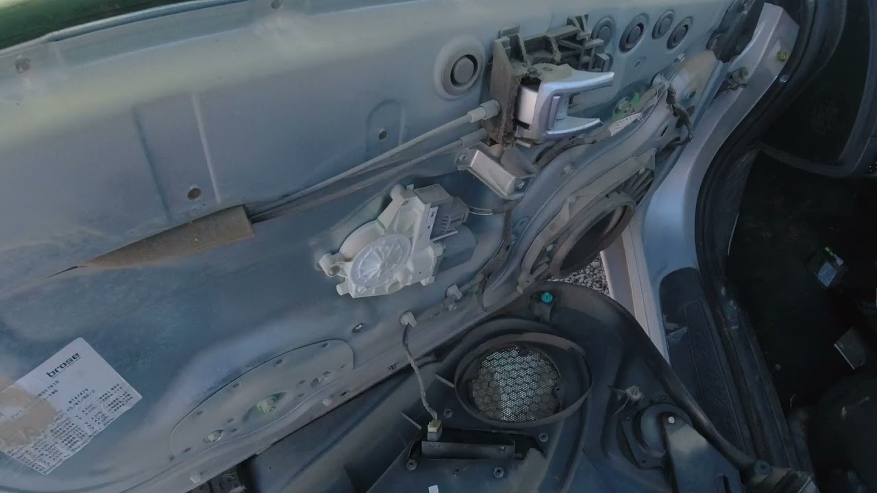 REMOVING DOOR HANDLE 06-12 MITSUBISHI ECLIPSE
