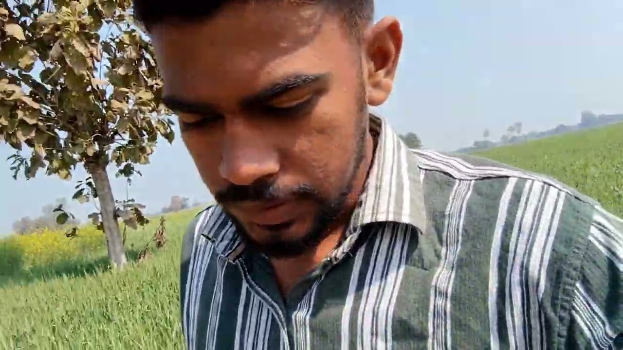 Aaj ka Vlogs Khet me ghumte hue please support me 🙏#youtuberlife #vlogger #share #subscribe  