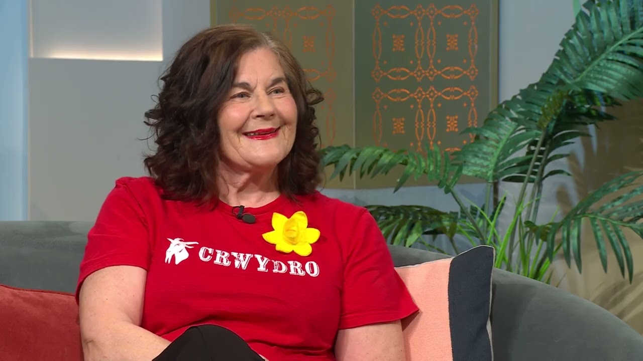 Prynhawn Da S4C. (Good Afternoon) Creu traddodiadau hen a newydd. Creating new and old traditions.