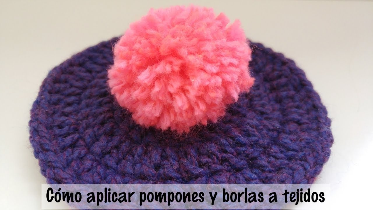 Cómo aplicar pompones y borlas a tejidos