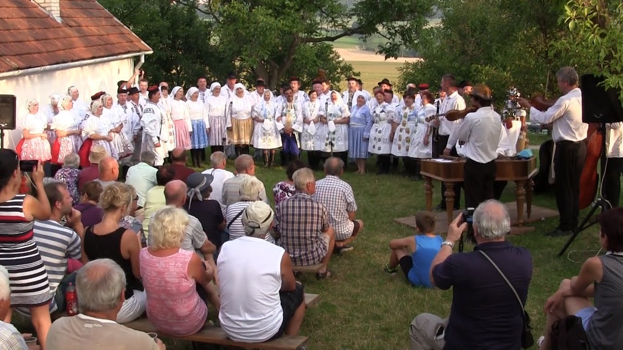 Hodov&eacute; odpoledne s cimb&aacute;lovou muzikou a pěveck&yacute;mi sbory ve vlčnovsk&yacute;ch b&uacute;d&aacute;ch - 23.7.2016.