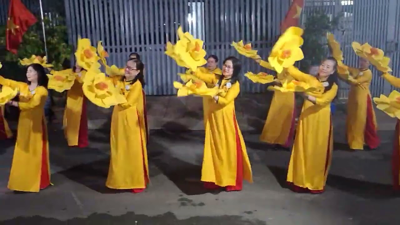 Múa hoa:🏵️GIAO THỪA CHÀO XUÂN - CLB phụ nữ Tổ 31 biểu diễn ♥️