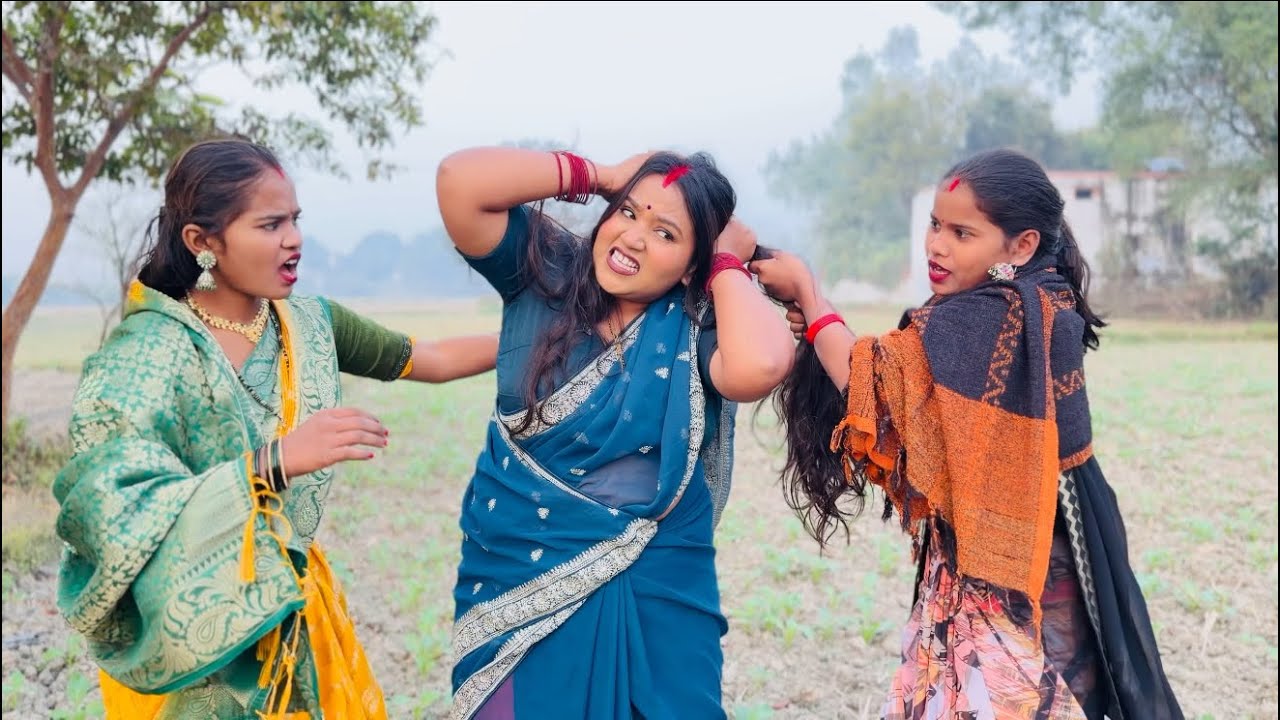 गांव की औरते गई साग खोटने।। रोली जौनपुरिया अवधी कॉमेडी वीडियो।।