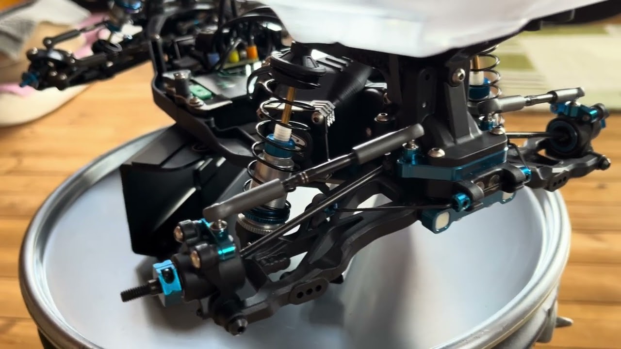 ASSOCIATED B7.1 を愛でる“だけ”の映像😍