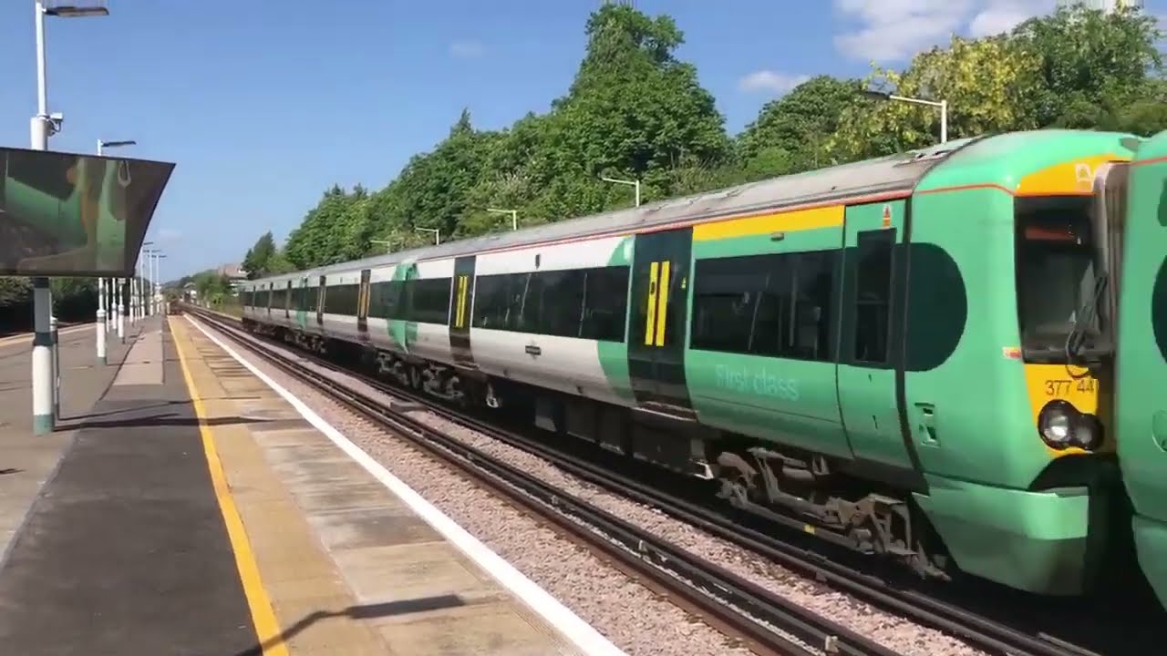 Trains at Horley 14/05/22