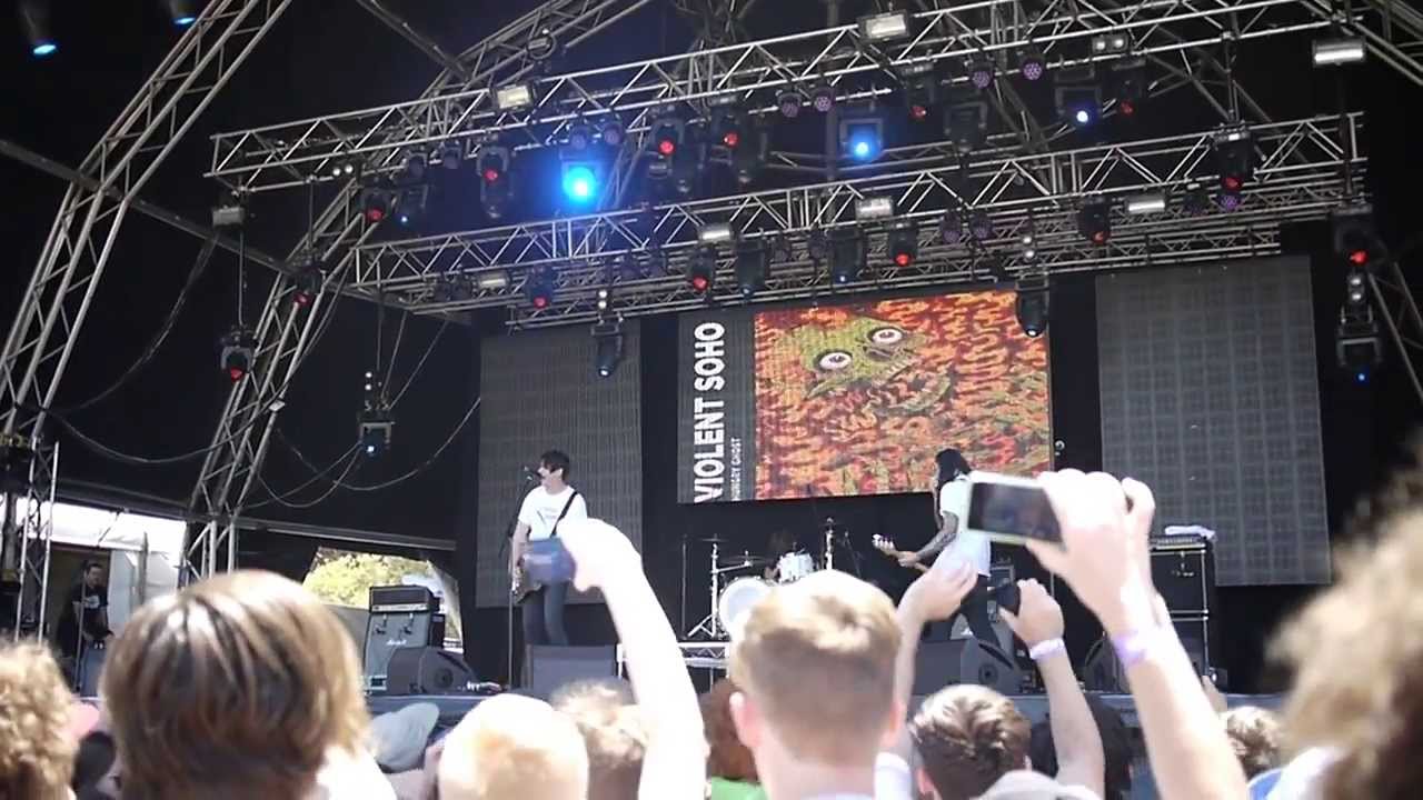 Violent Soho - Covered in Chrome (Big Day Out 2014 Perth)